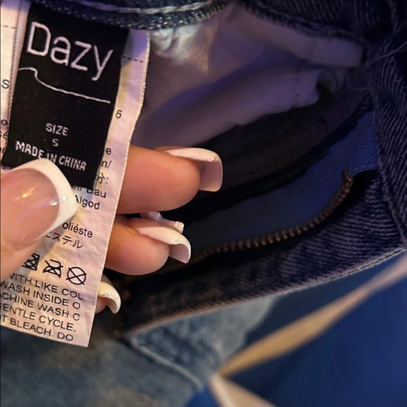 Trendy Distressed Boyfriend Jeans in Classic Blue - Picture 3 of 3